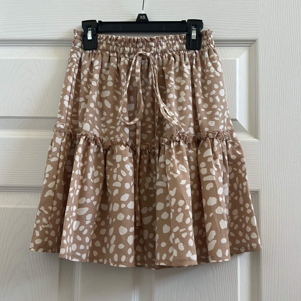 Neutral flowy skirt